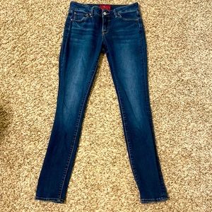 Like new Leyla Skinny dark wash Lucky Brand jeans size 26.